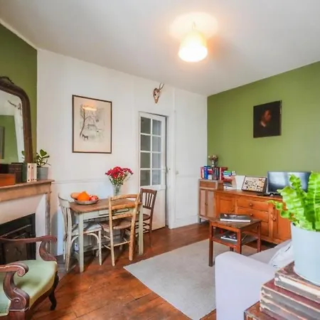 Parisian Cocoon In The 17th * Paris