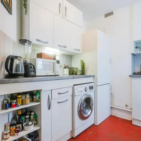 Parisian Cocoon In The 17th Appartement Paris